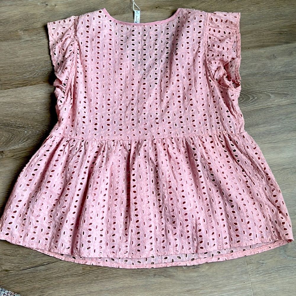 NWT ePretty Summer Fashion V-Neck Eyelet Shirt Sizes S and L - Picture 4 of 4